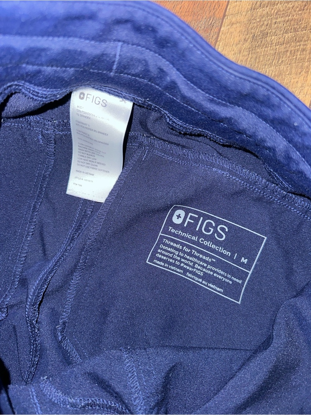 FIGS Navy Blue Isabel wide leg Medium REG scrub pants - Picture 3 of 3